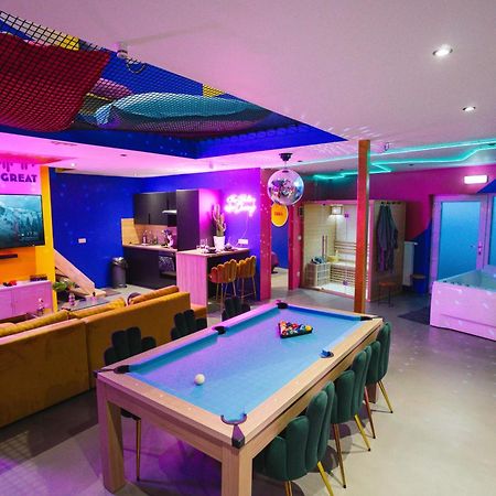Capsule Boogie-Woogie - Jacuzzi - Sauna - Billard - Jeux - Ecran Geant - Filet Suspendu - Netflix La Louvière Exterior foto