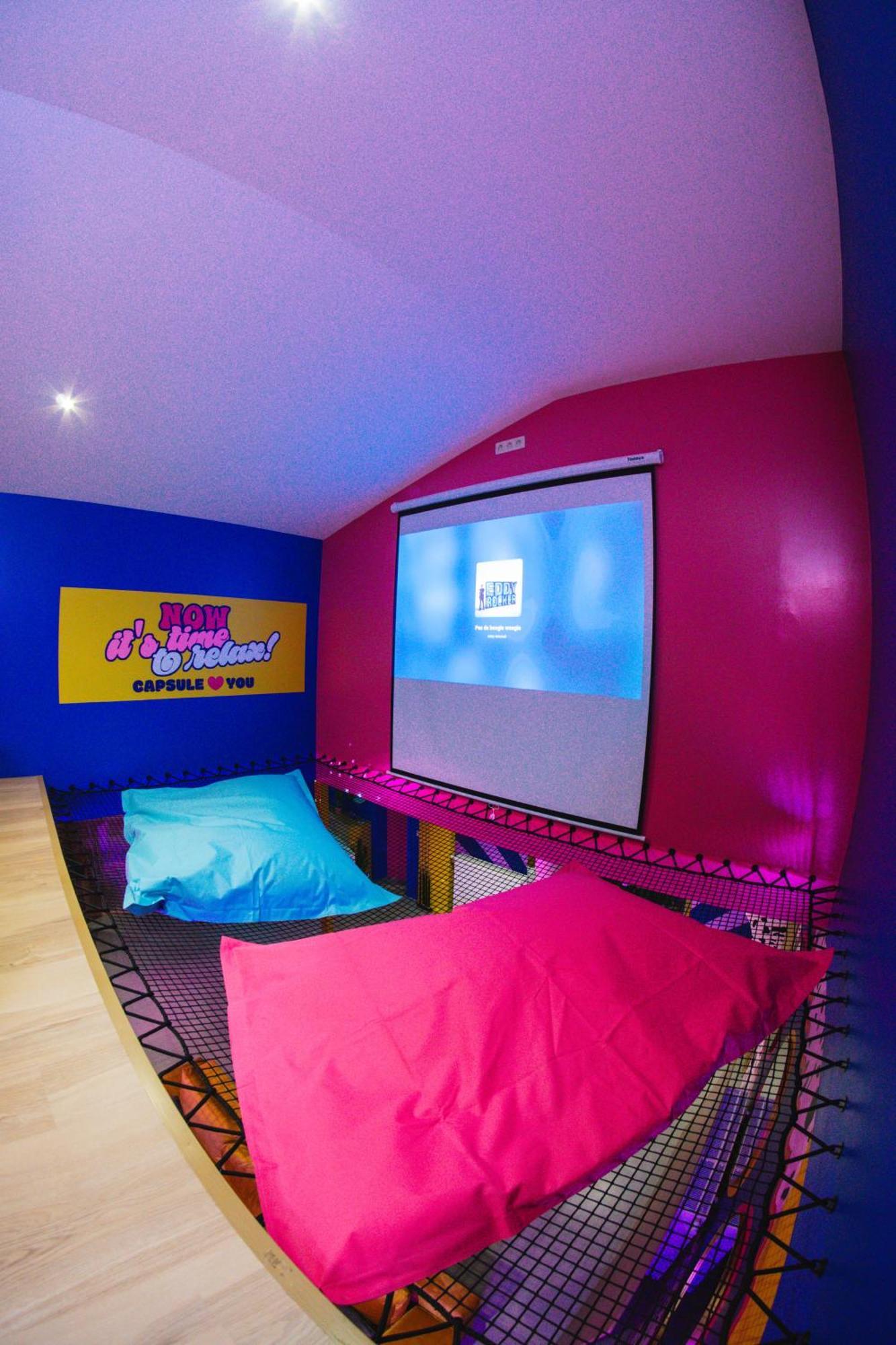 Capsule Boogie-Woogie - Jacuzzi - Sauna - Billard - Jeux - Ecran Geant - Filet Suspendu - Netflix La Louvière Exterior foto