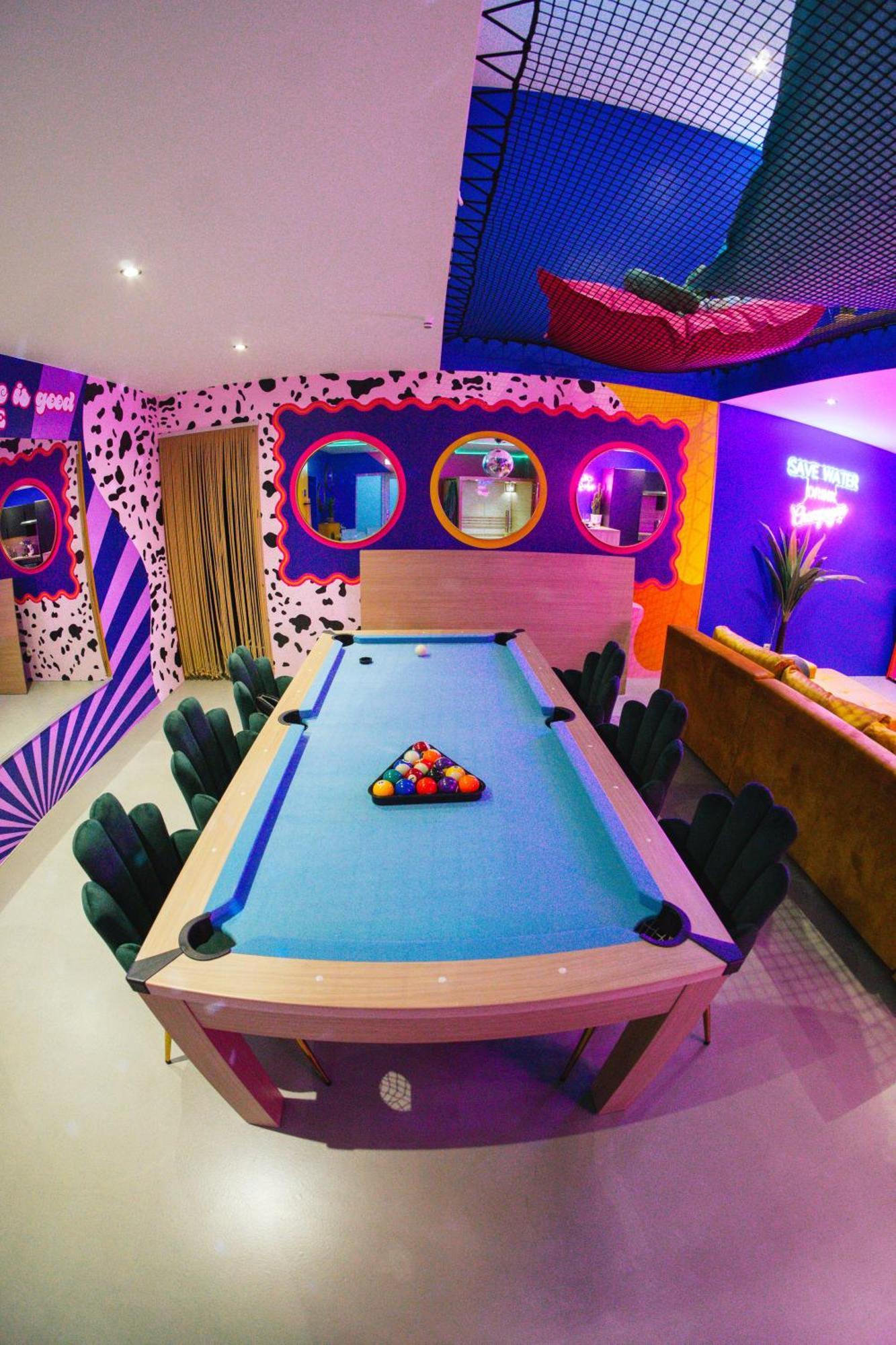 Capsule Boogie-Woogie - Jacuzzi - Sauna - Billard - Jeux - Ecran Geant - Filet Suspendu - Netflix La Louvière Exterior foto