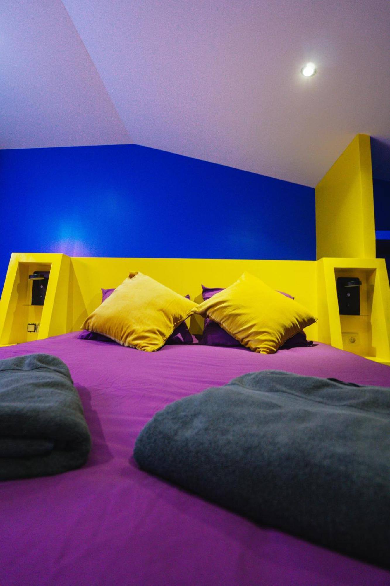 Capsule Boogie-Woogie - Jacuzzi - Sauna - Billard - Jeux - Ecran Geant - Filet Suspendu - Netflix La Louvière Exterior foto