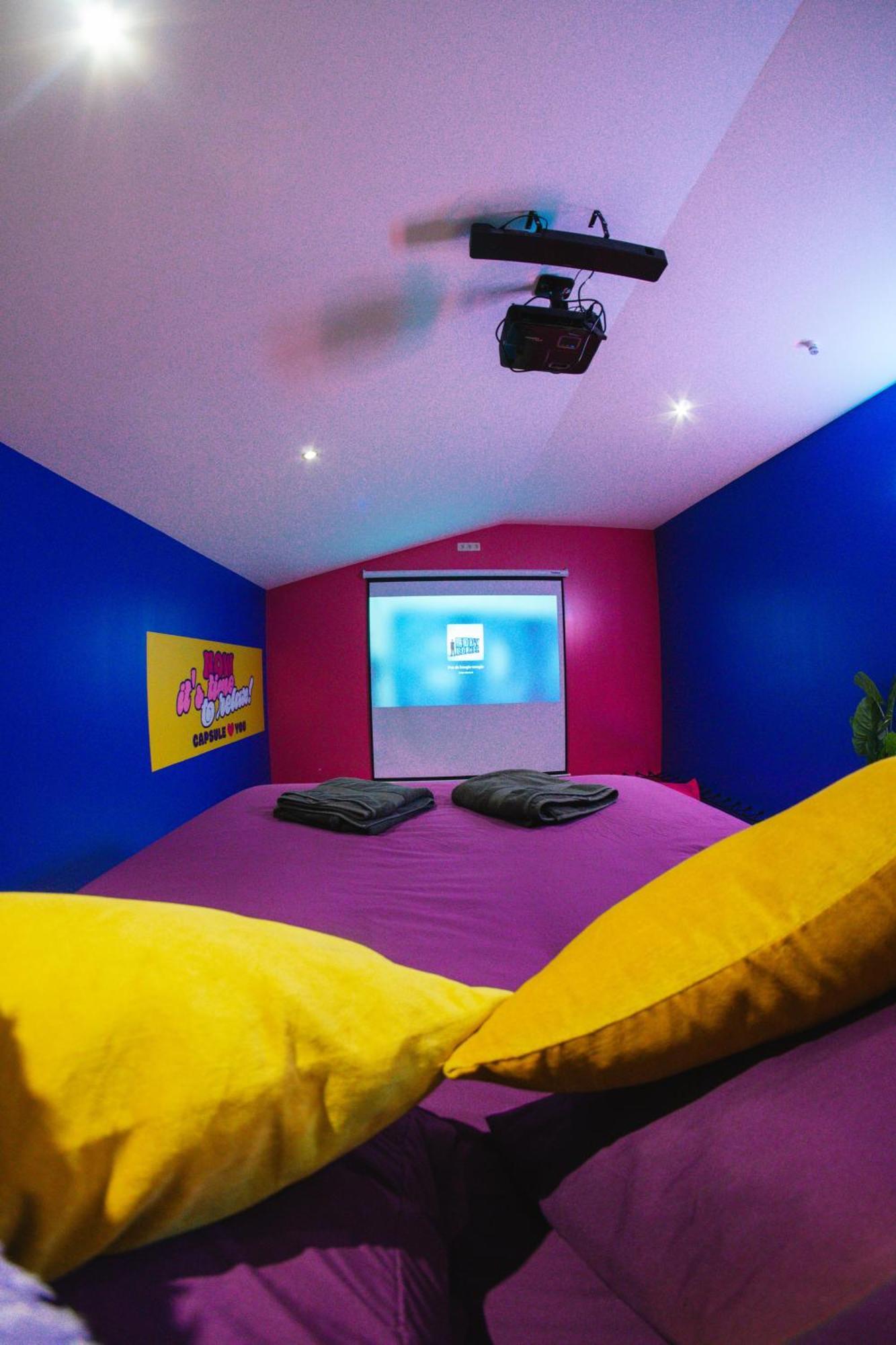 Capsule Boogie-Woogie - Jacuzzi - Sauna - Billard - Jeux - Ecran Geant - Filet Suspendu - Netflix La Louvière Exterior foto