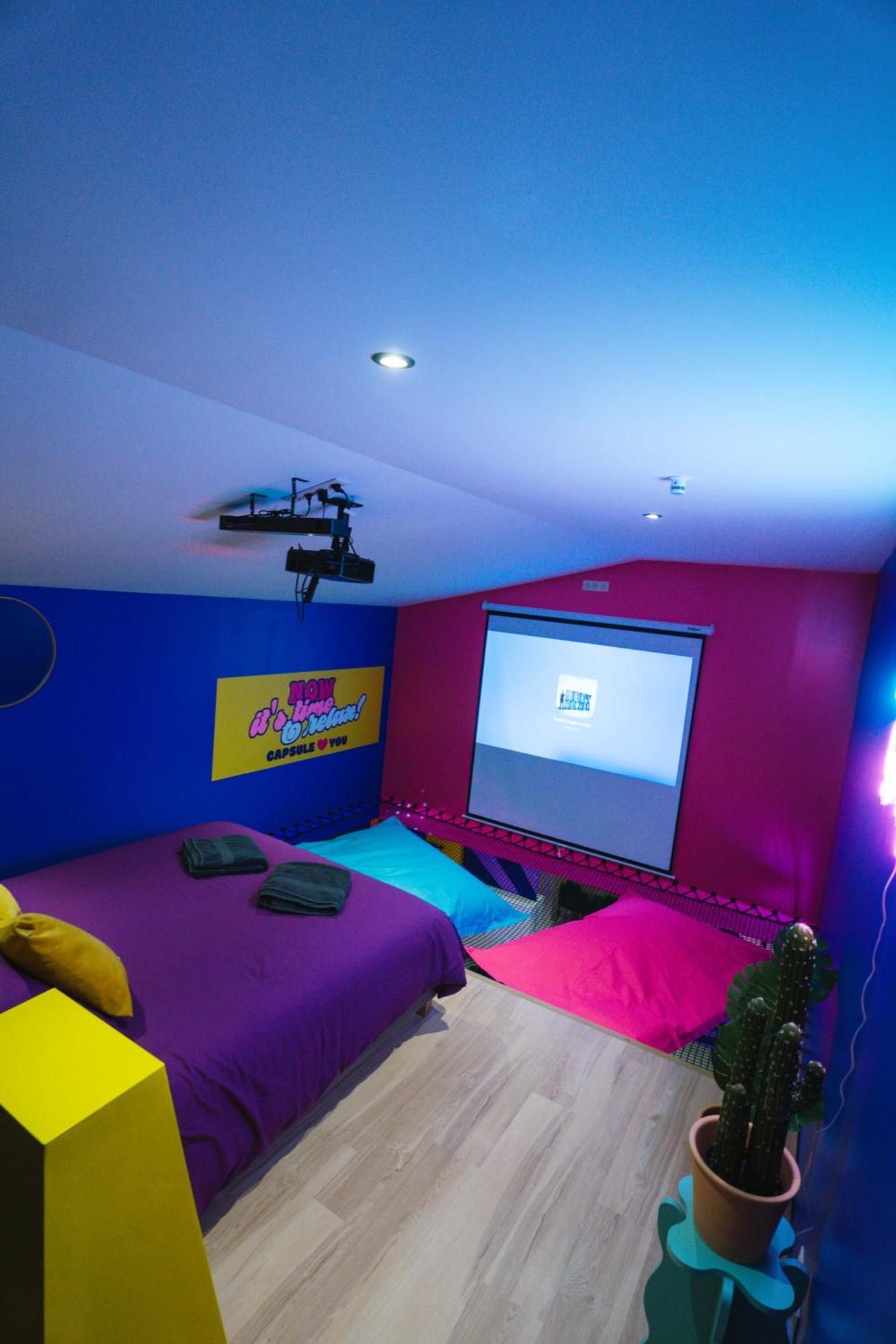 Capsule Boogie-Woogie - Jacuzzi - Sauna - Billard - Jeux - Ecran Geant - Filet Suspendu - Netflix La Louvière Exterior foto