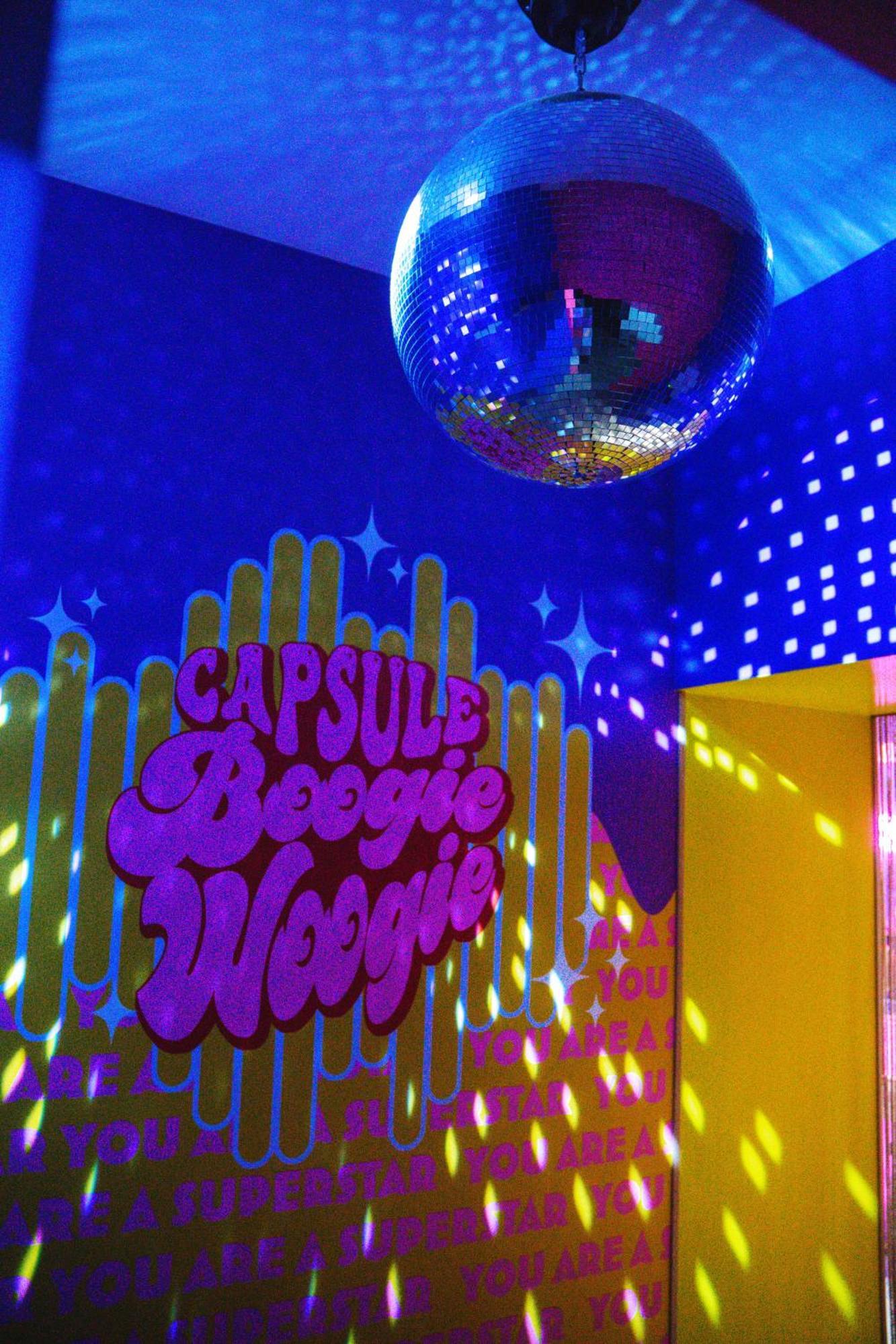 Capsule Boogie-Woogie - Jacuzzi - Sauna - Billard - Jeux - Ecran Geant - Filet Suspendu - Netflix La Louvière Exterior foto