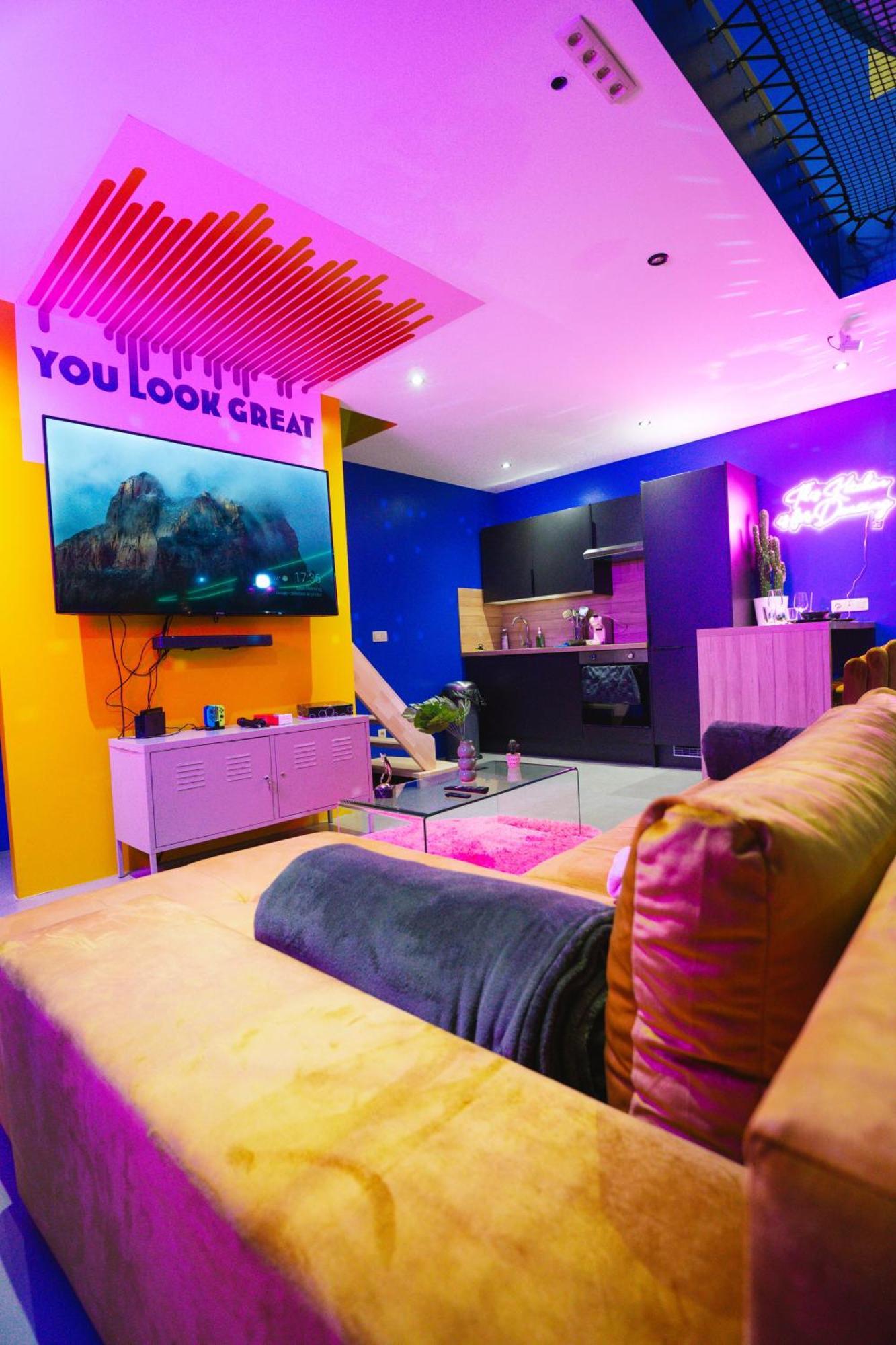 Capsule Boogie-Woogie - Jacuzzi - Sauna - Billard - Jeux - Ecran Geant - Filet Suspendu - Netflix La Louvière Exterior foto
