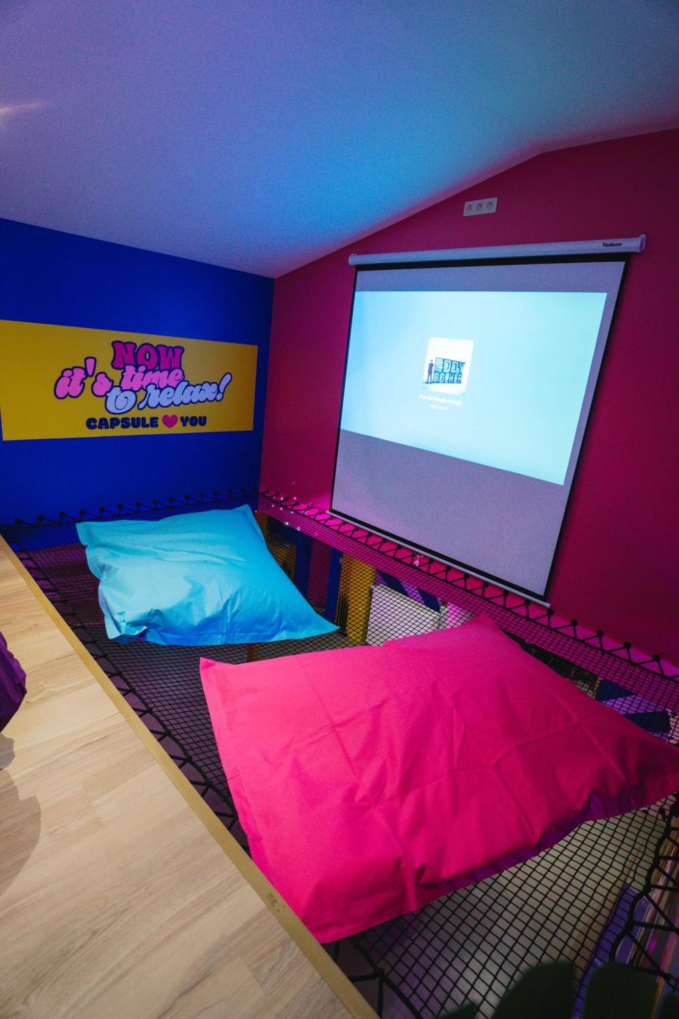 Capsule Boogie-Woogie - Jacuzzi - Sauna - Billard - Jeux - Ecran Geant - Filet Suspendu - Netflix La Louvière Exterior foto