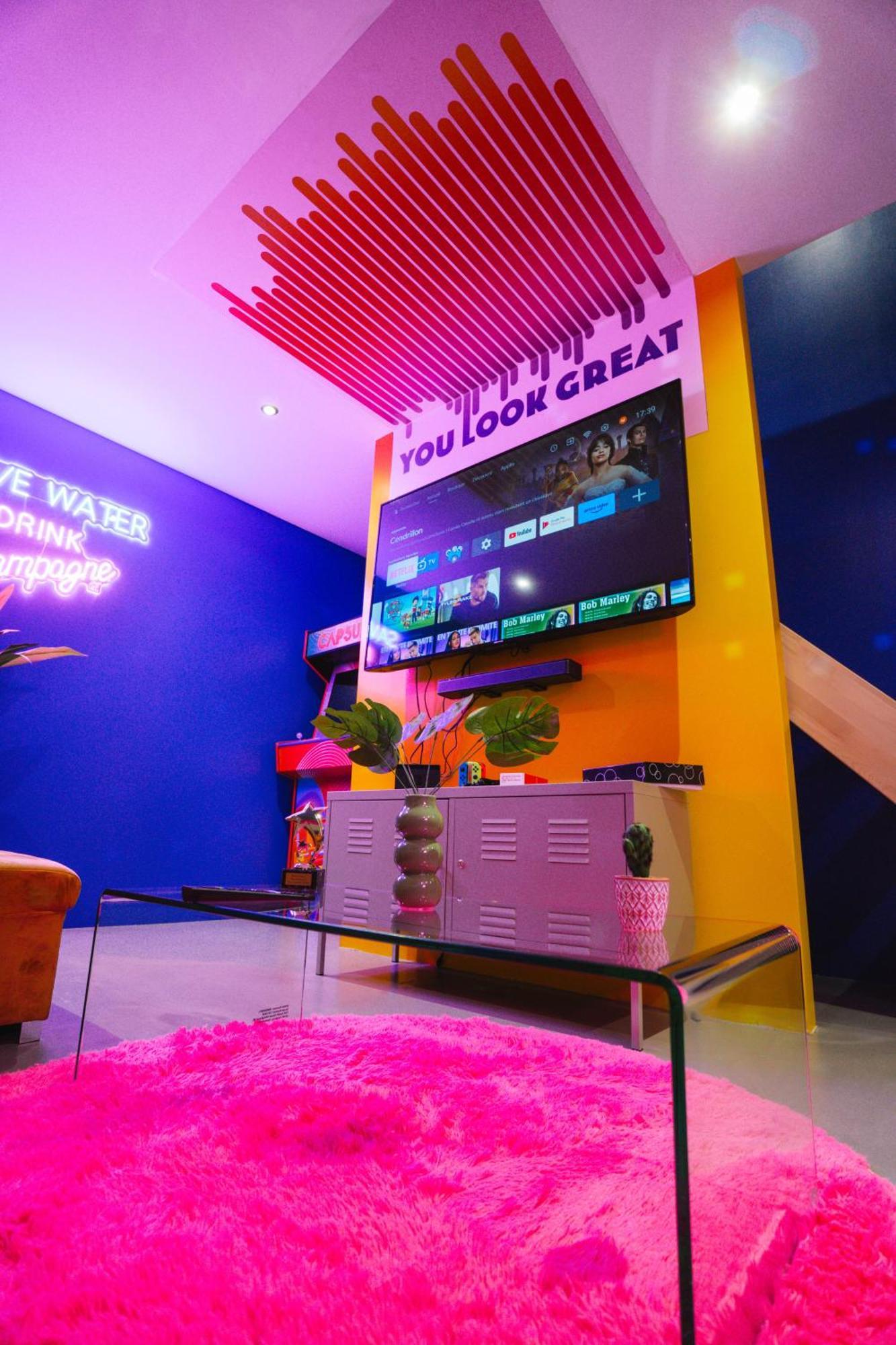 Capsule Boogie-Woogie - Jacuzzi - Sauna - Billard - Jeux - Ecran Geant - Filet Suspendu - Netflix La Louvière Exterior foto