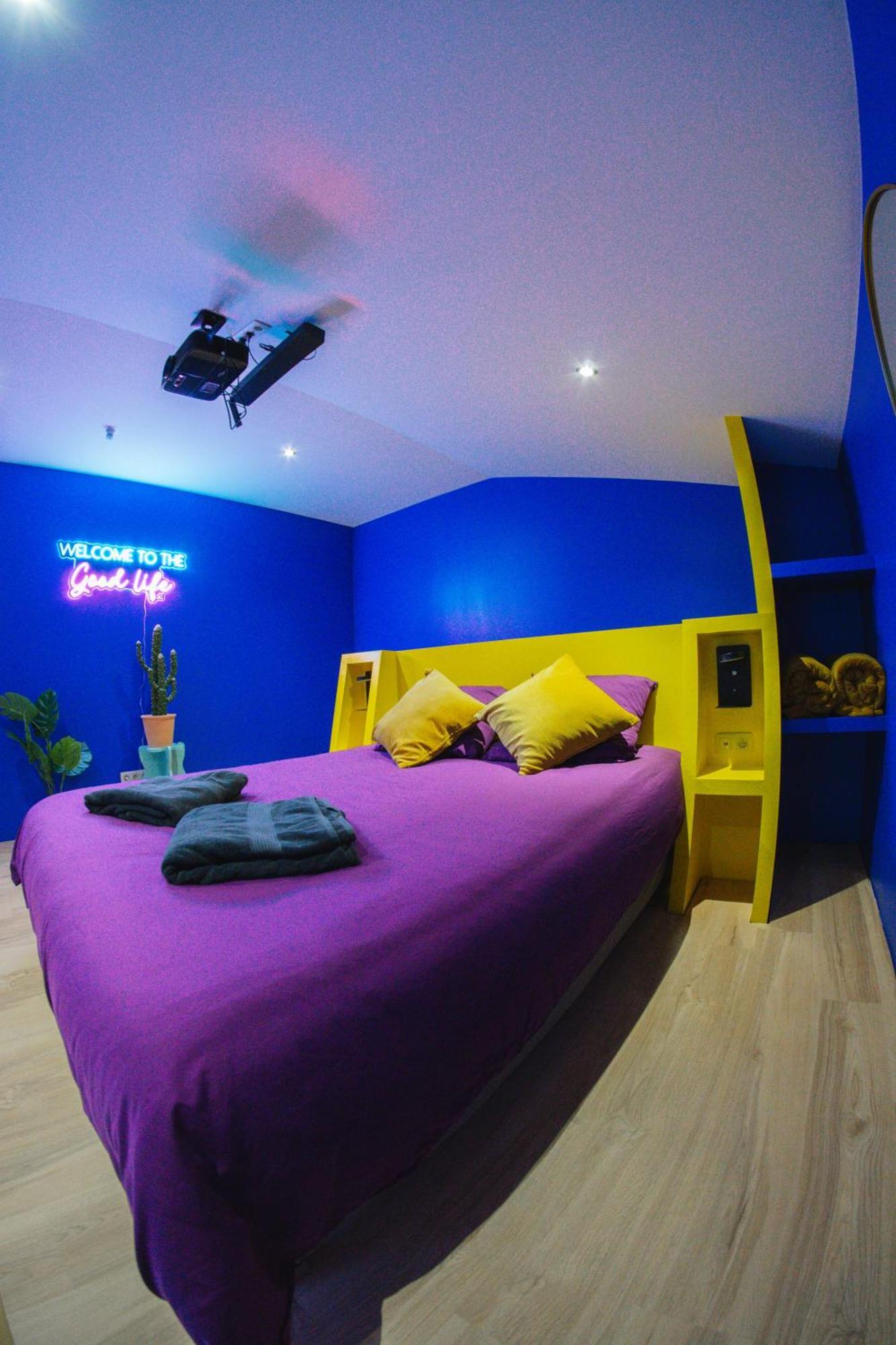 Capsule Boogie-Woogie - Jacuzzi - Sauna - Billard - Jeux - Ecran Geant - Filet Suspendu - Netflix La Louvière Exterior foto