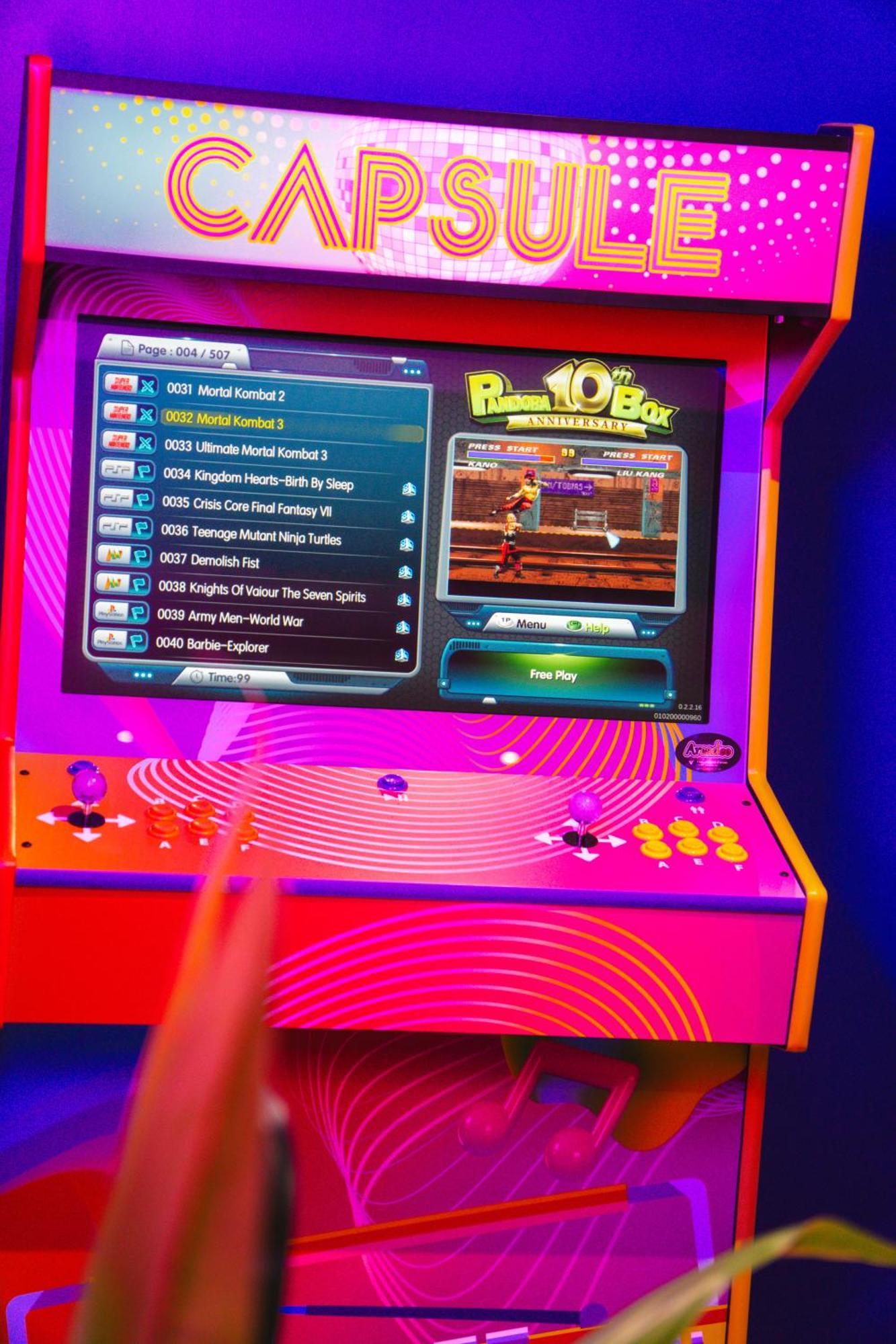 Capsule Boogie-Woogie - Jacuzzi - Sauna - Billard - Jeux - Ecran Geant - Filet Suspendu - Netflix La Louvière Exterior foto