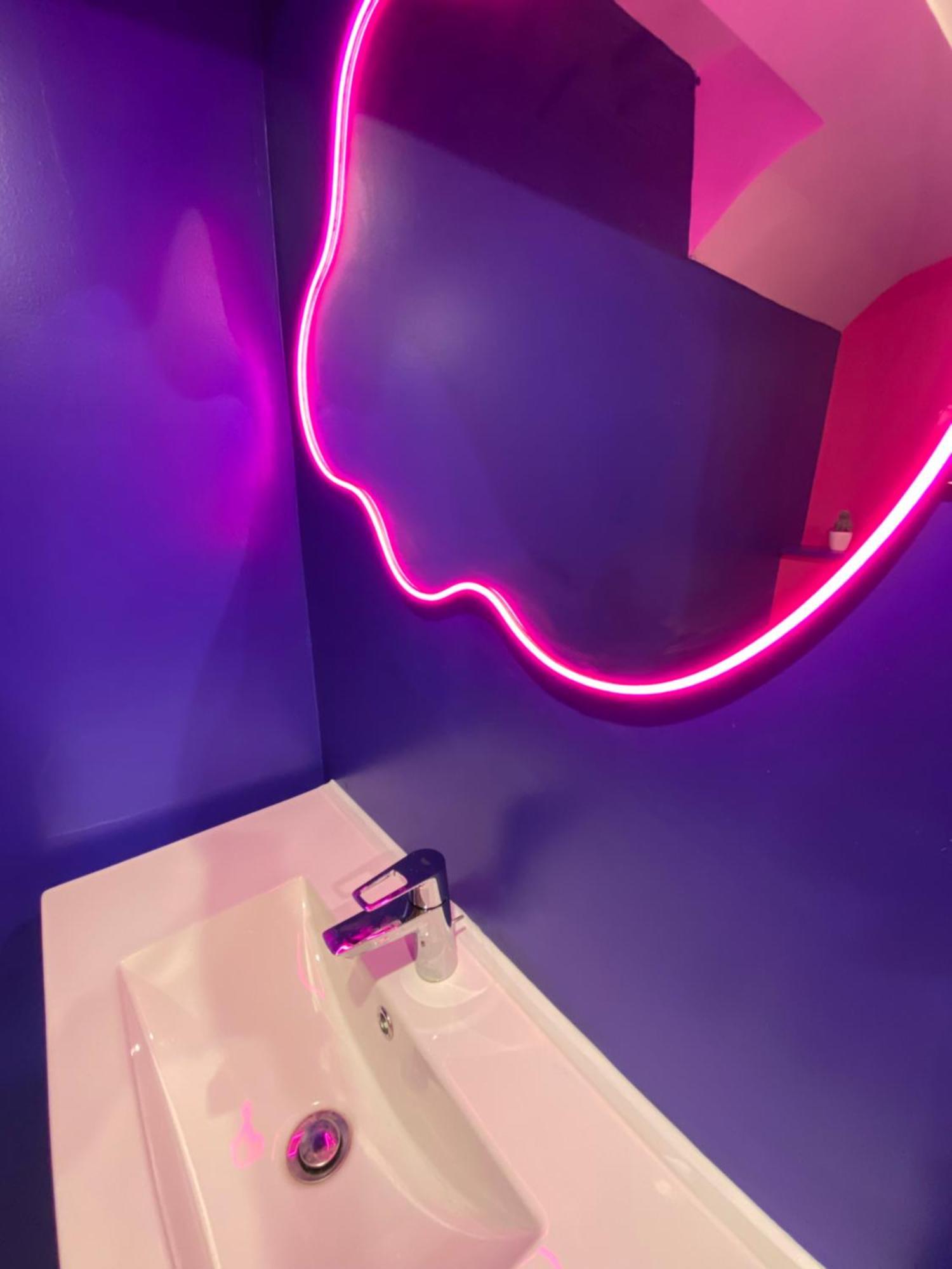 Capsule Boogie-Woogie - Jacuzzi - Sauna - Billard - Jeux - Ecran Geant - Filet Suspendu - Netflix La Louvière Exterior foto
